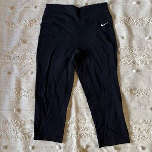 Nike Dri-Fit black cropped leggings small